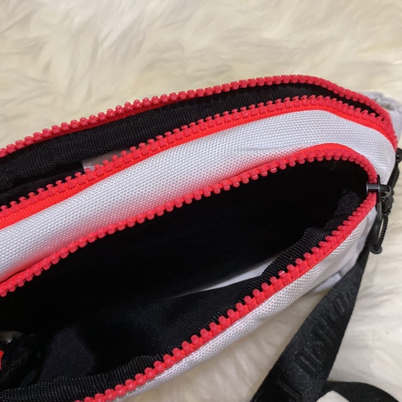 Nike X Jordan sling bag, - Picture 3 of 3